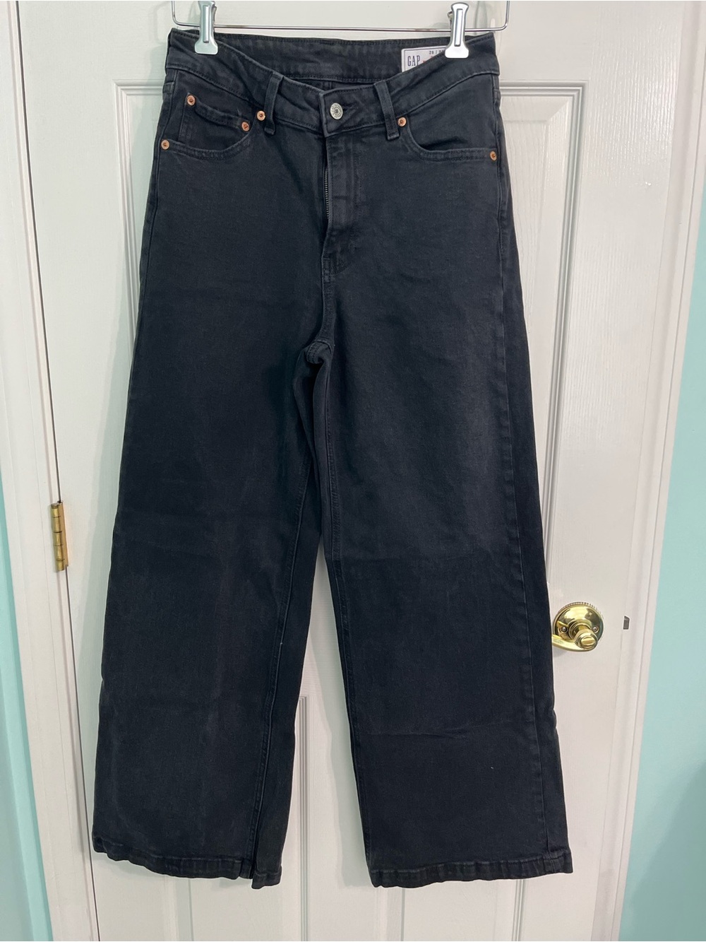 GAP women’s Black Straight-Leg Jeans